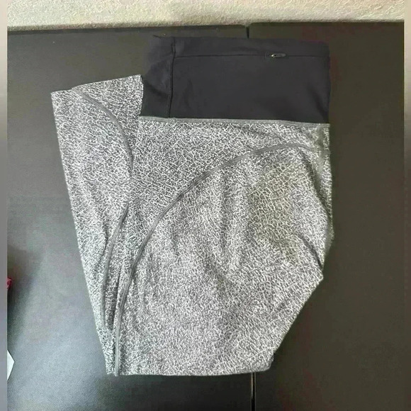 Lululemon Run The Day Crop Fractal Dark Starlight Black/ Black Sz 8 - Picture 4 of 6